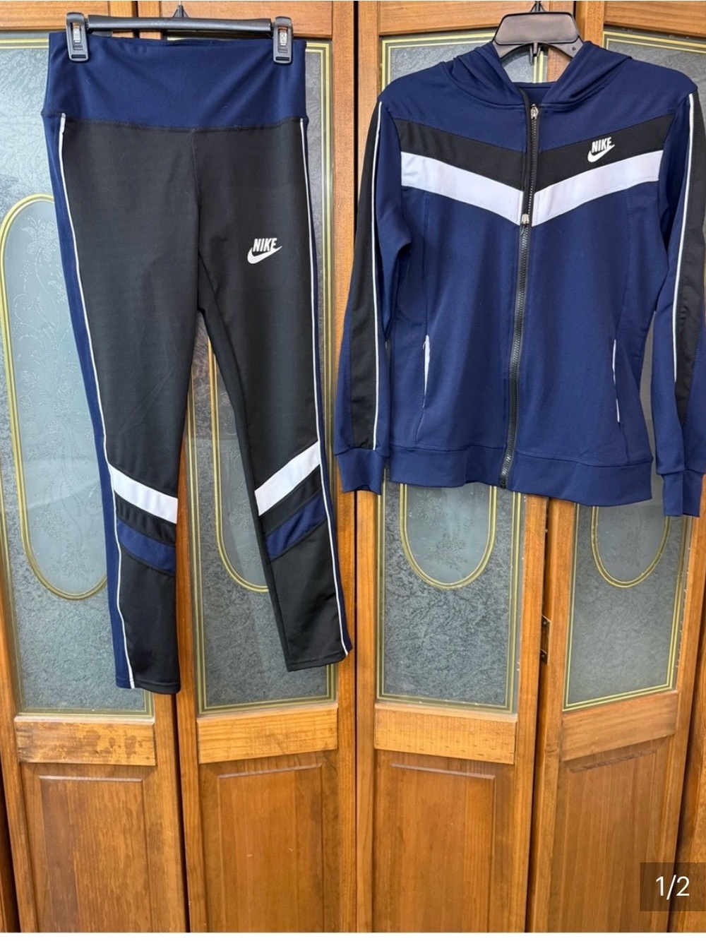 NIKE LADIES  Navy, Black & White Track Jacket and Leggings Set, LIKE NEW